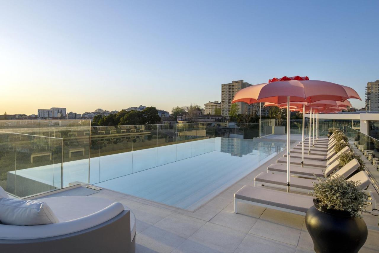 Renaissance Porto Lapa Hotel Εξωτερικό φωτογραφία The rooftop pool at the hotel