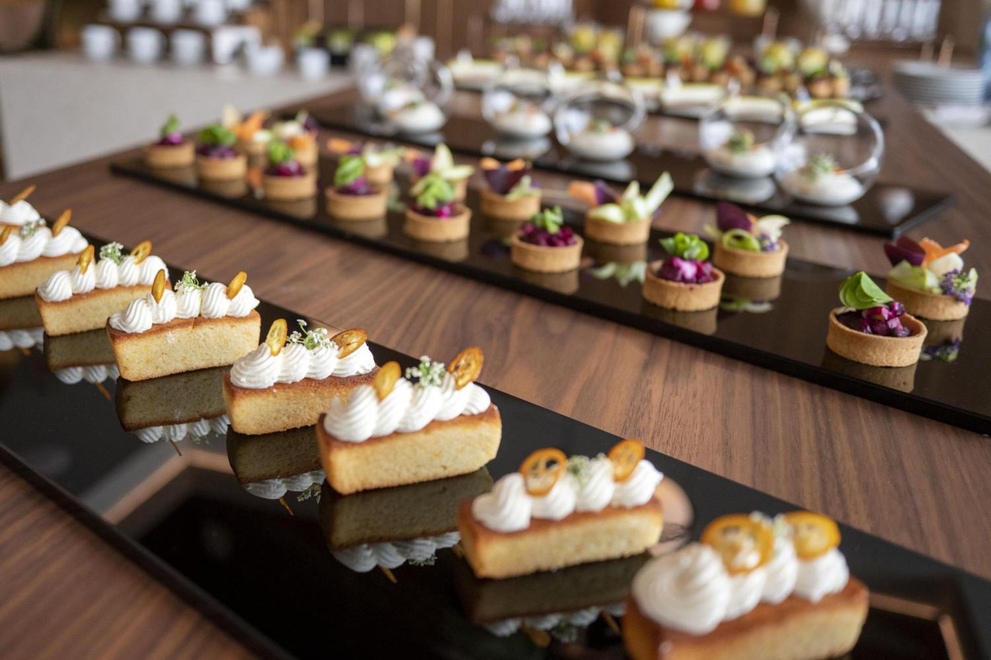 Renaissance Porto Lapa Hotel Εξωτερικό φωτογραφία A selection of desserts